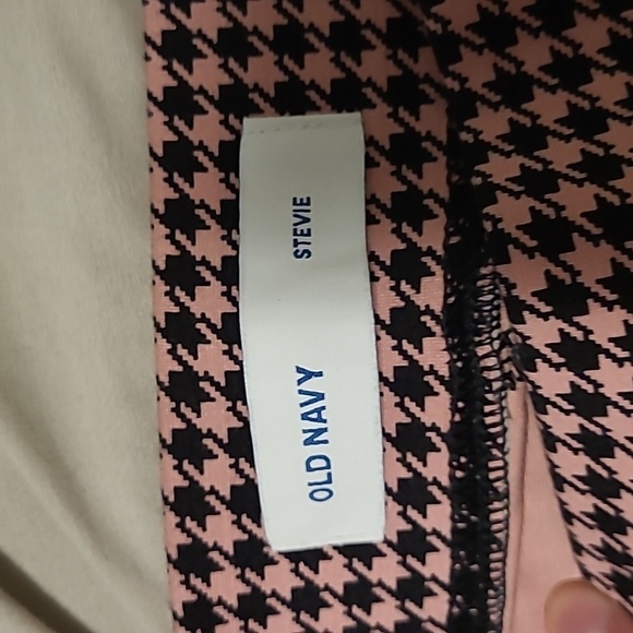 3/$27 Old Navy pink houndstooth leggings - Picture 6 of 6